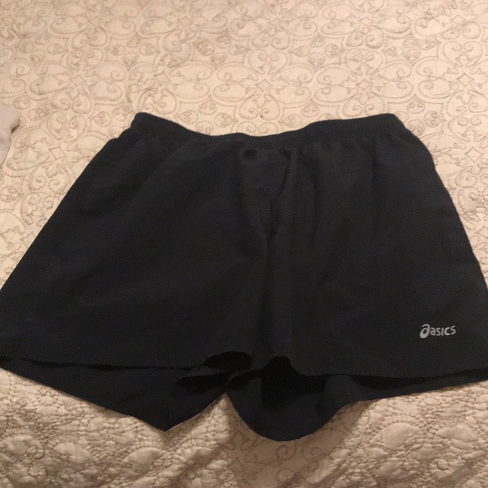 Athletic golf or tennis shorts.